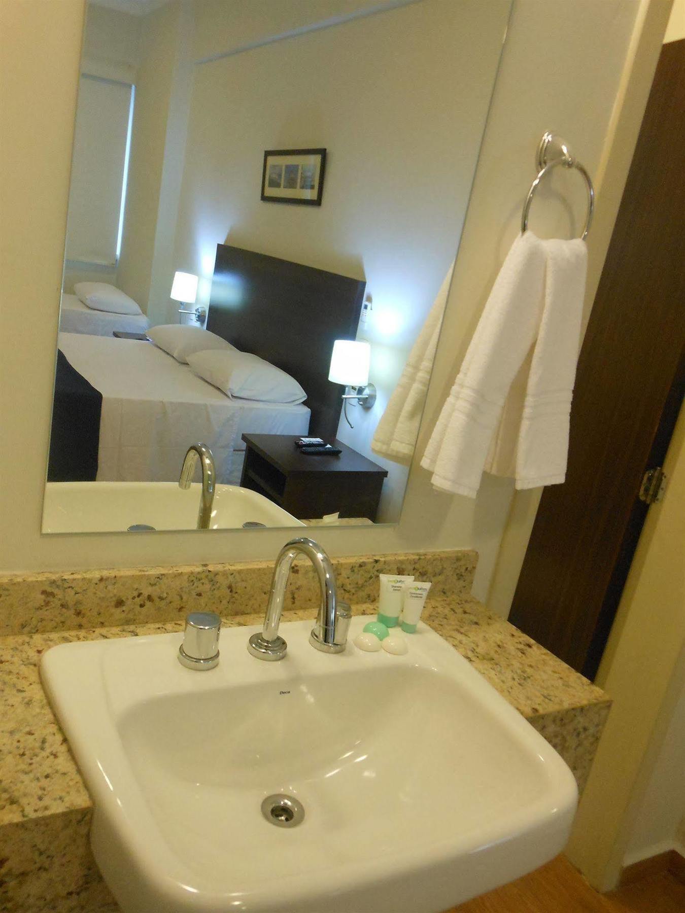 Oyo Ecosuites Hotel Manaus Bagian luar foto